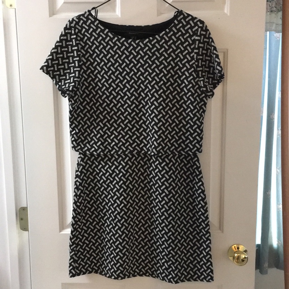 Atmosphere Black and White graphic shift dress Nwt